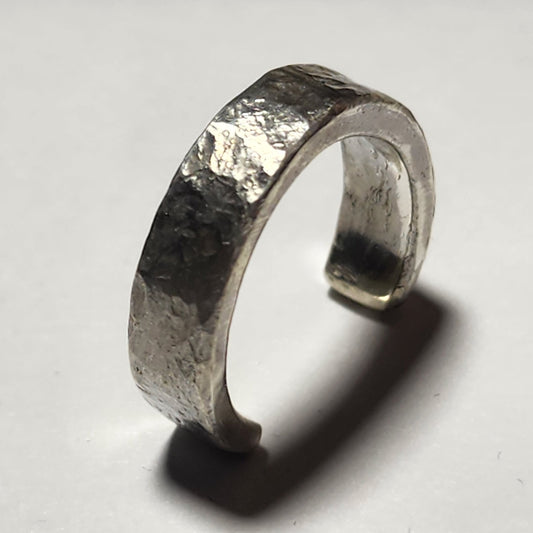 Hand-Hammered 925 Silver Open Ring - Unisex Artisan Crafted Band for Men and Women - Contemporary Design - Customizable Size