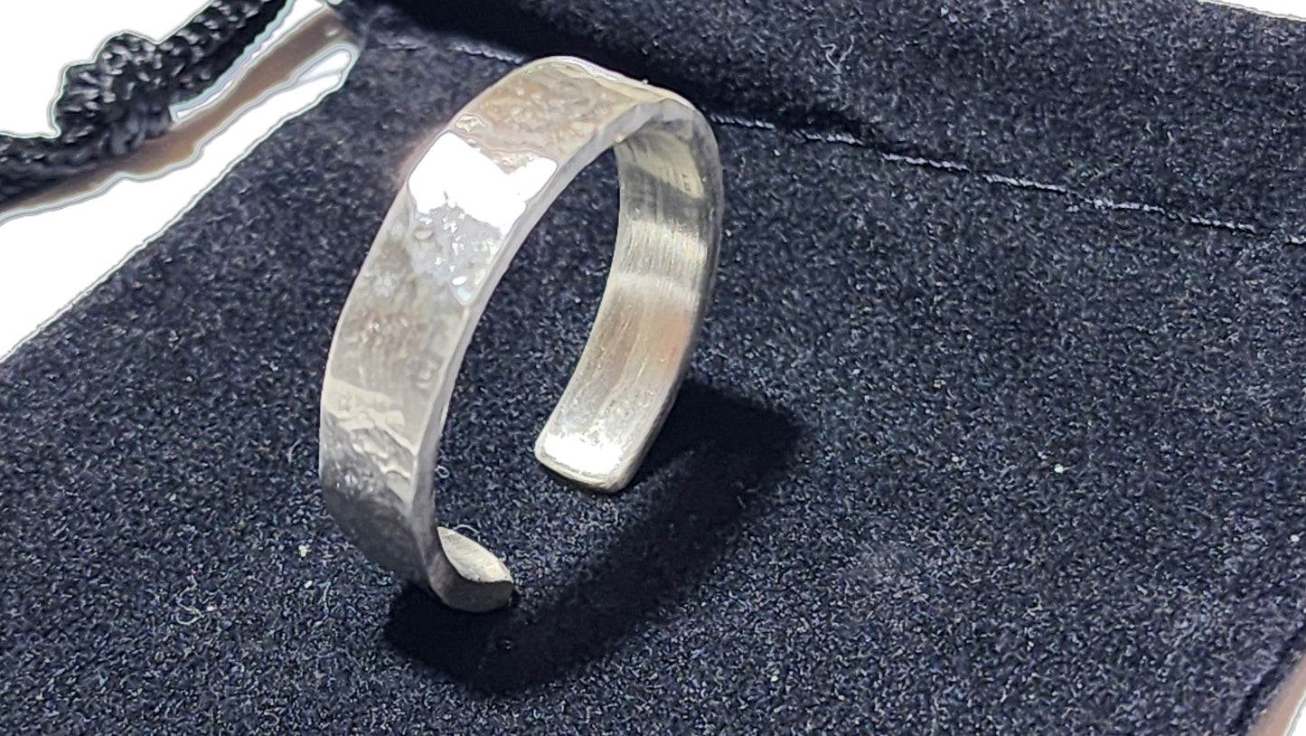 Hand-Hammered 925 Silver Open Ring - Unisex Artisan Crafted Band for Men and Women - Contemporary Design - Customizable Size