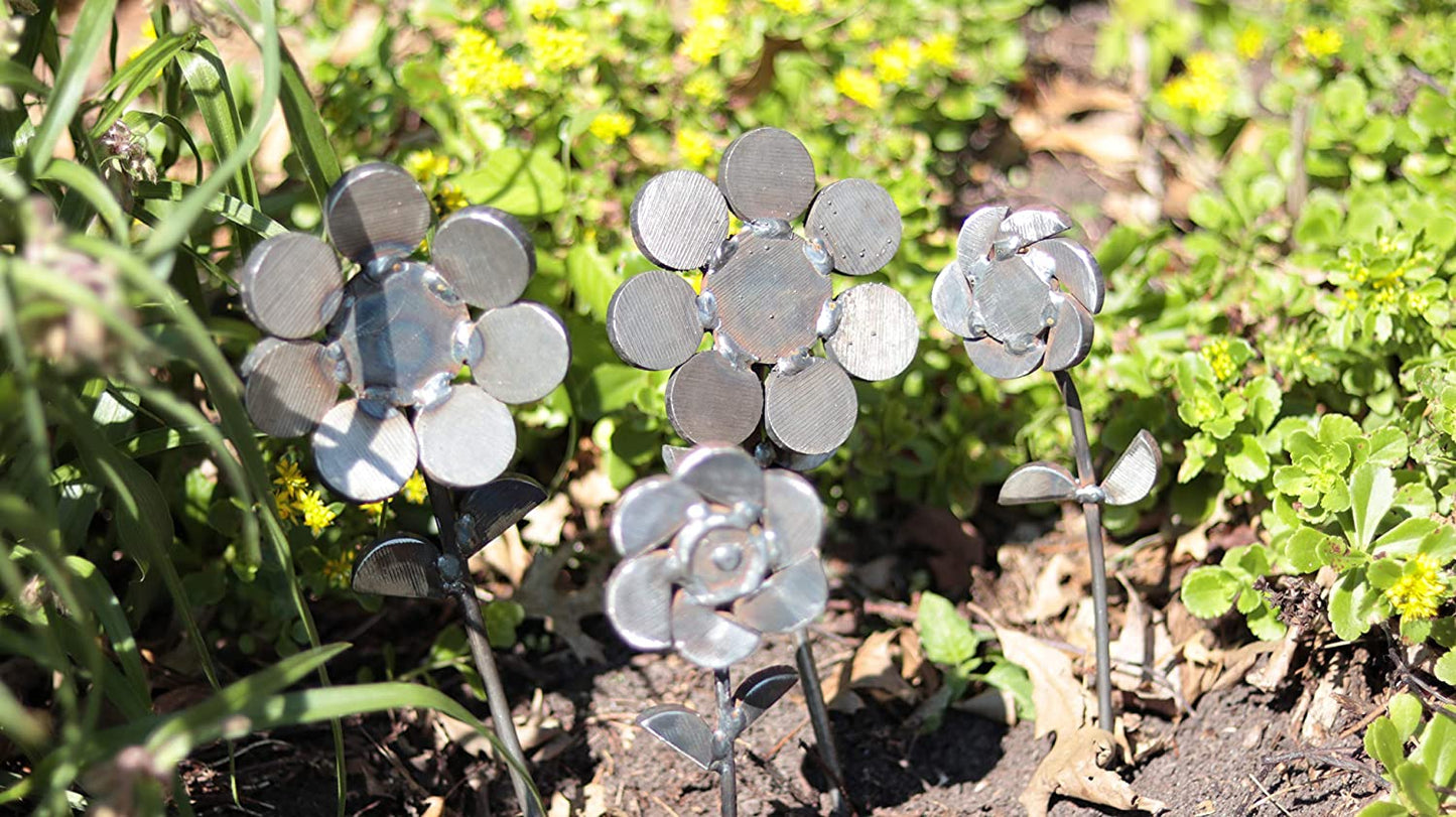 Rustic Recycled Metal Welded Flower Yard Art Garden Decoration