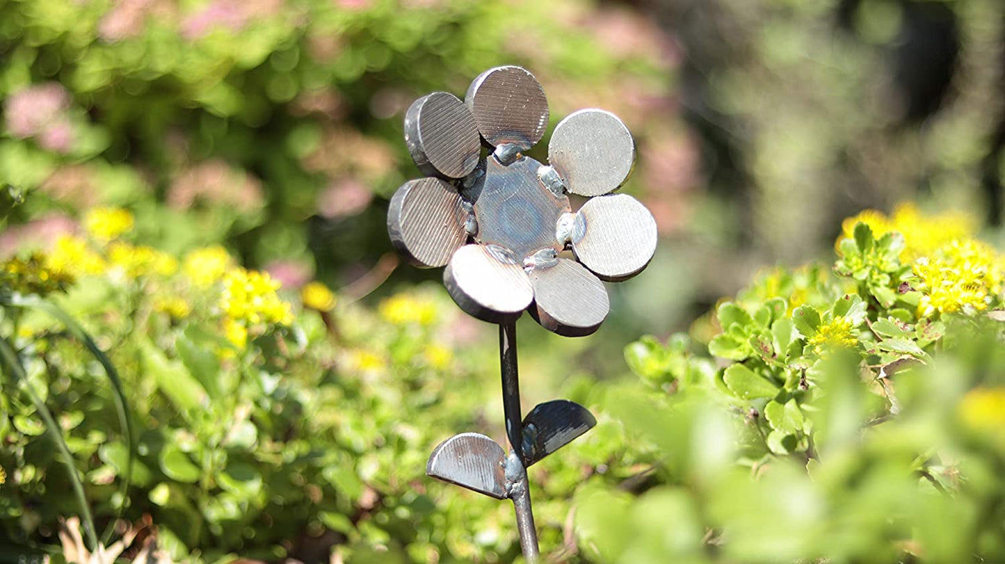 Rustic Recycled Metal Welded Flower Yard Art Garden Decoration