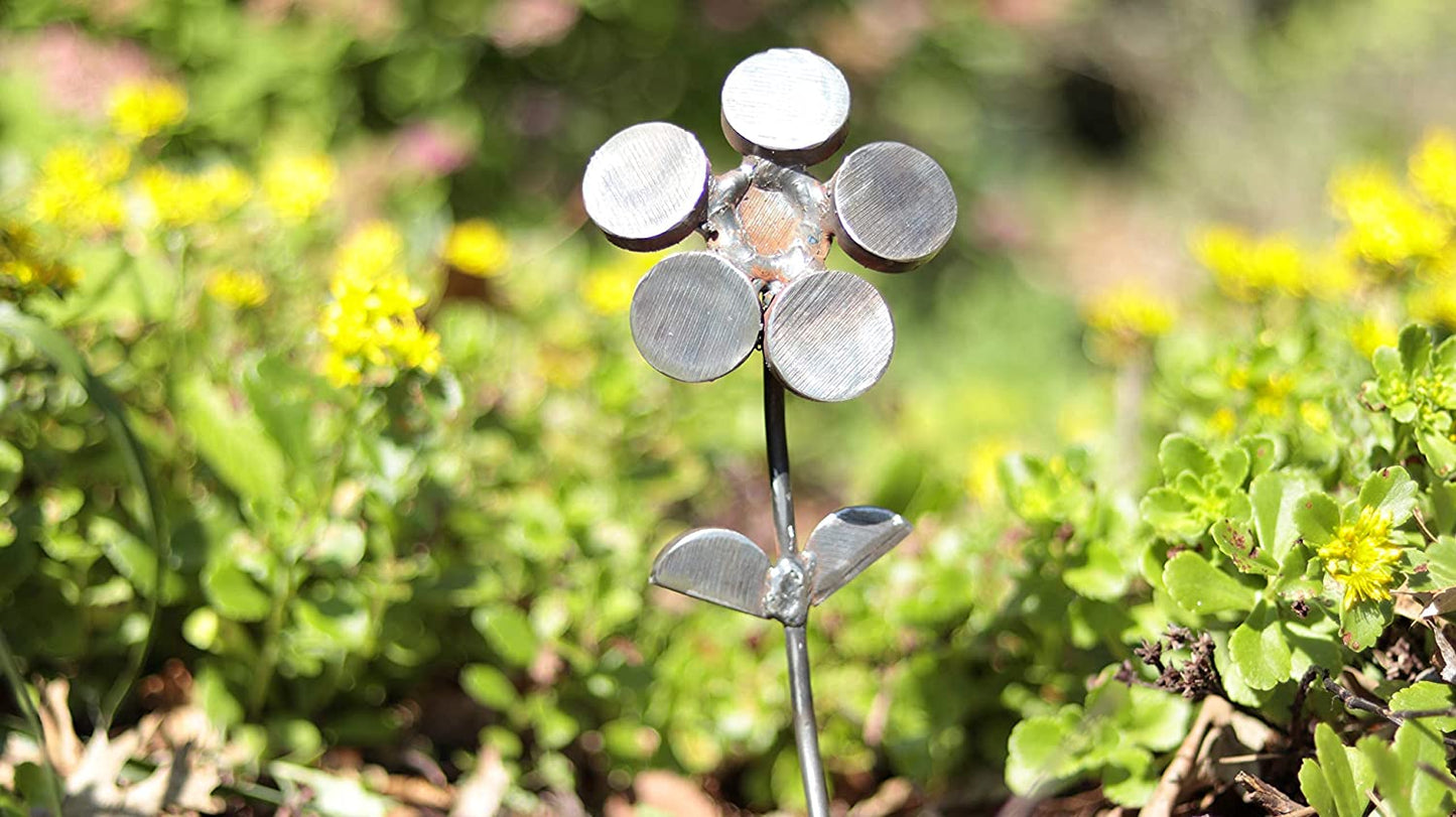 Rustic Recycled Metal Welded Flower Yard Art Garden Decoration