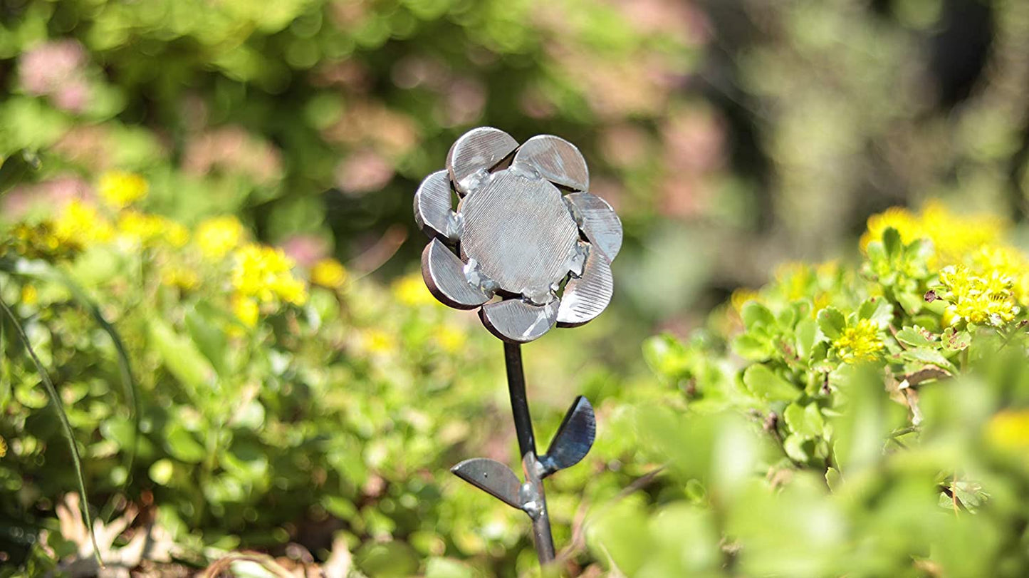 Rustic Recycled Metal Welded Flower Yard Art Garden Decoration