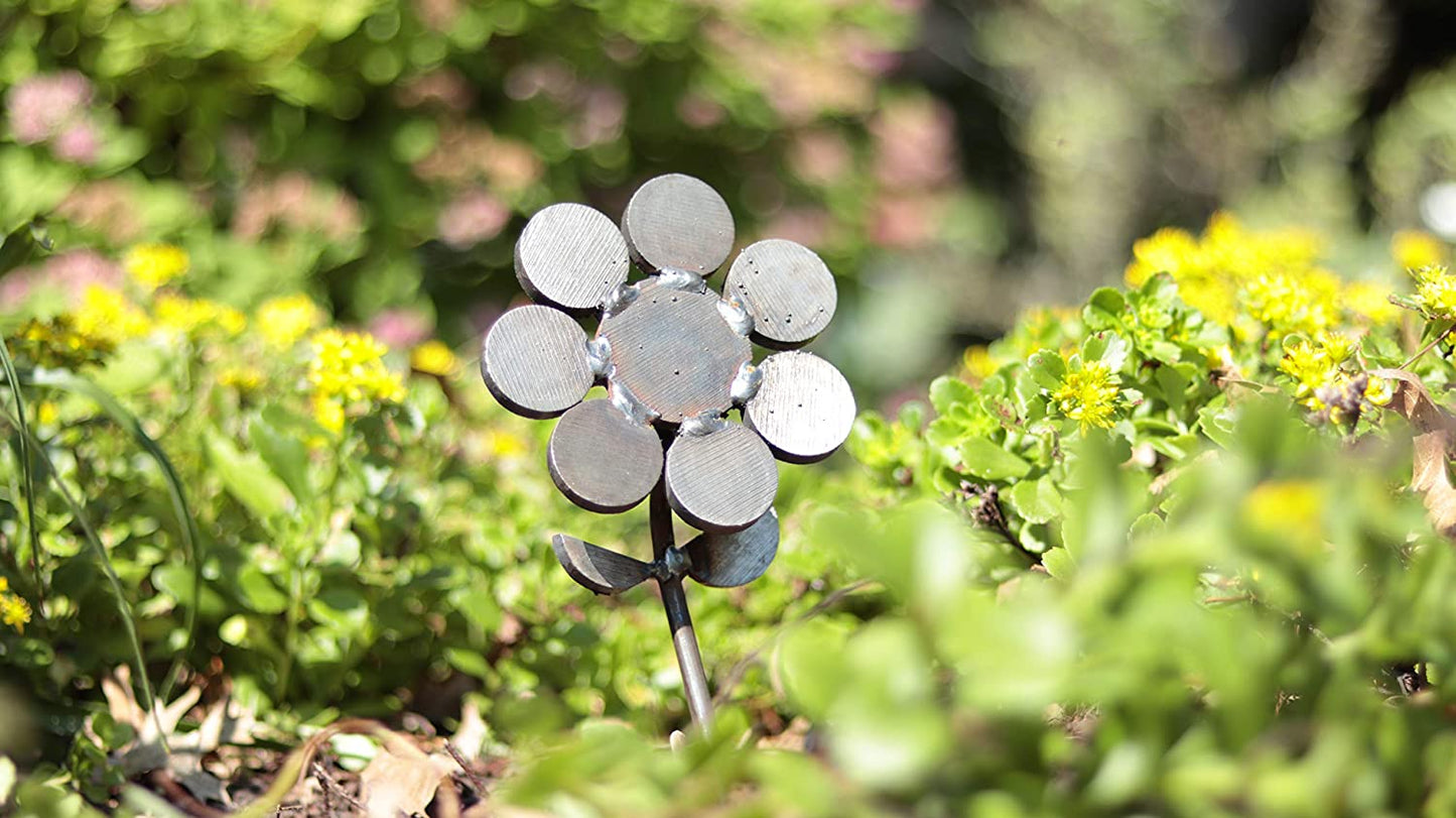Rustic Recycled Metal Welded Flower Yard Art Garden Decoration